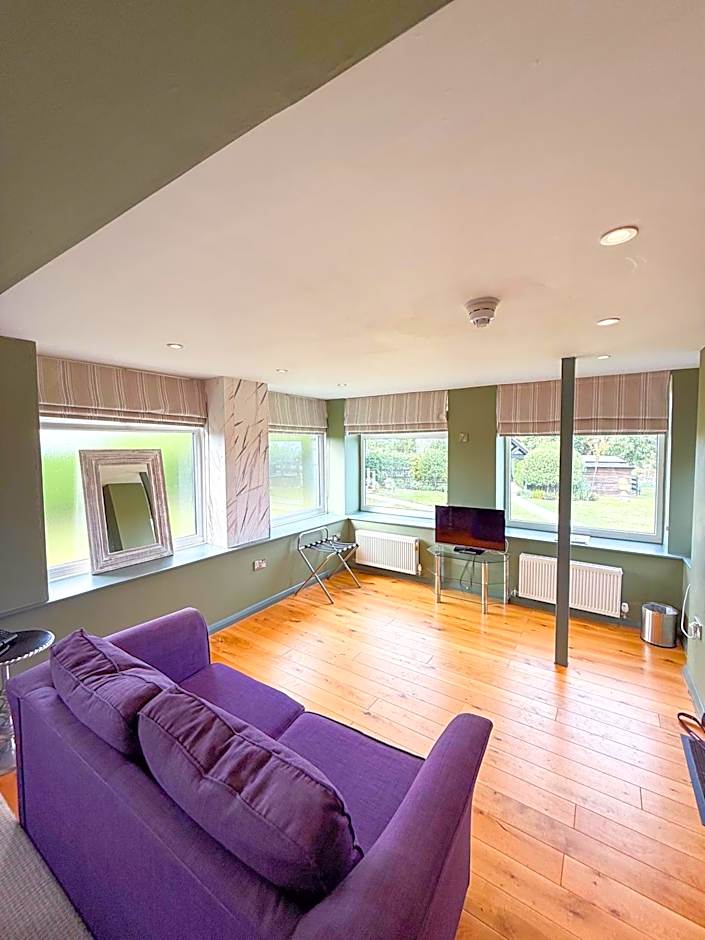 The Crescent Turner Hotel