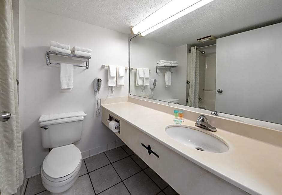 Beachcomber Beachfront Hotel, a By The Sea Resort