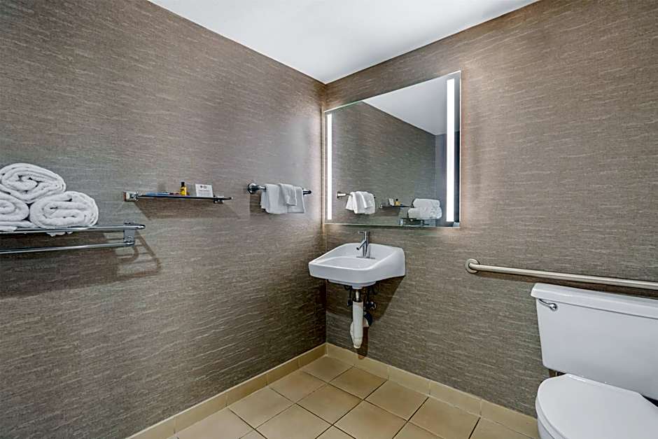 Best Western Plus Fresno Airport Hotel