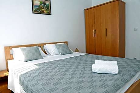 Quite place, family located