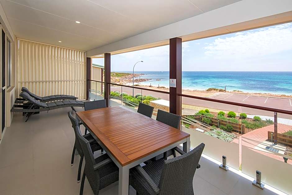 Canal Rocks Beachfront Apartments