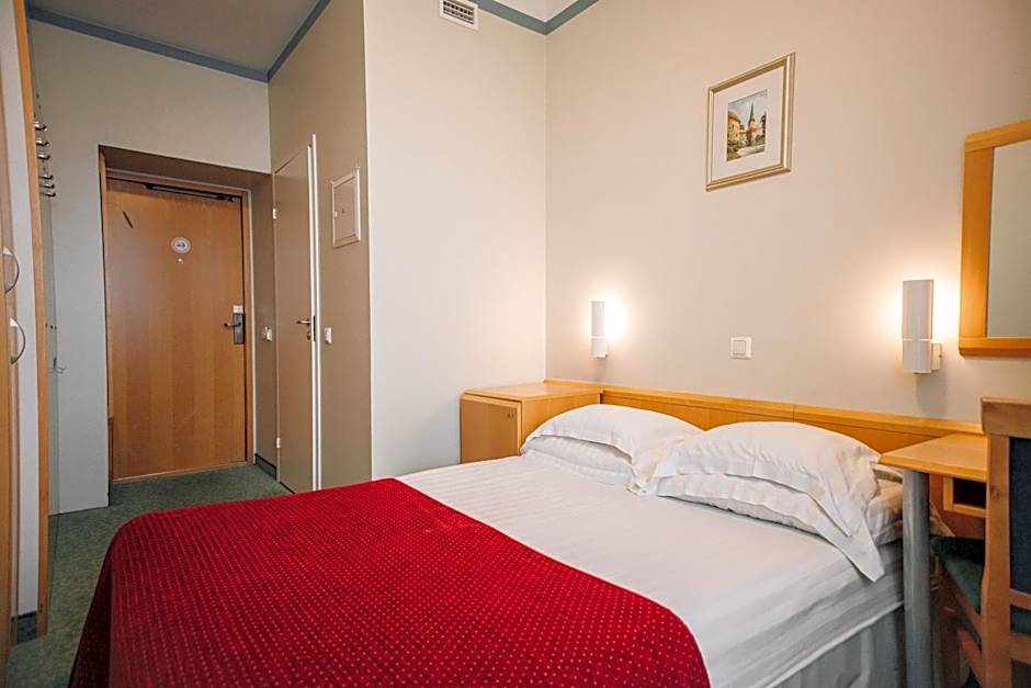Photo 1 of 5 of Small Double Room