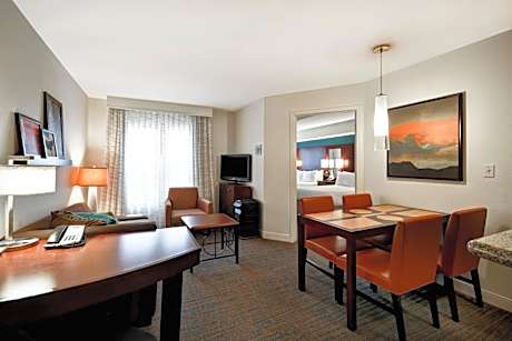 One-Bedroom Queen Suite with Sofa Bed - Allergy Friendly