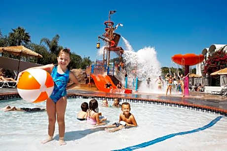 Howard Johnson by Wyndham Anaheim Hotel & Water Playground
