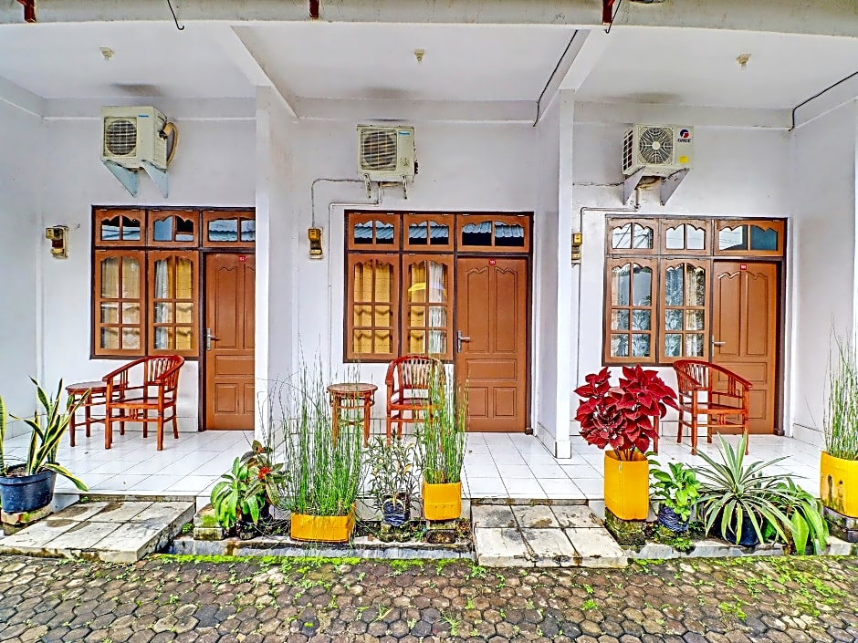 SUPER OYO 1356 Gusti Residence