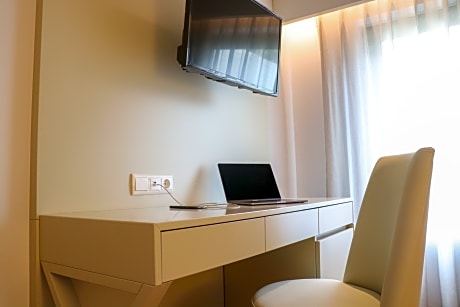 Standard Single Room (2 Twin Beds)