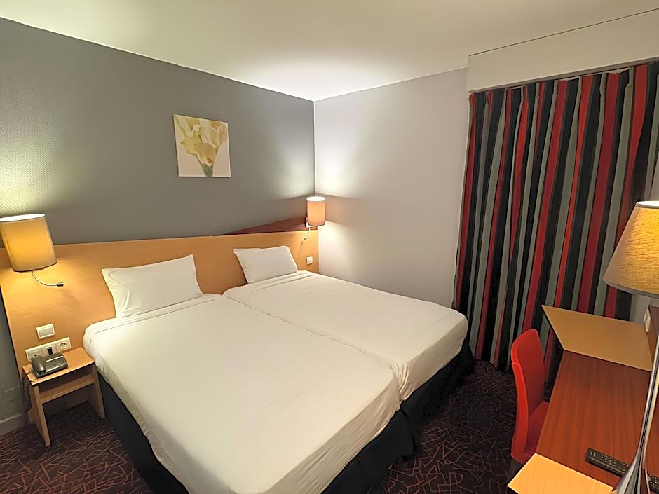 Photo 1 of 4 of Standard 3 Single Beds