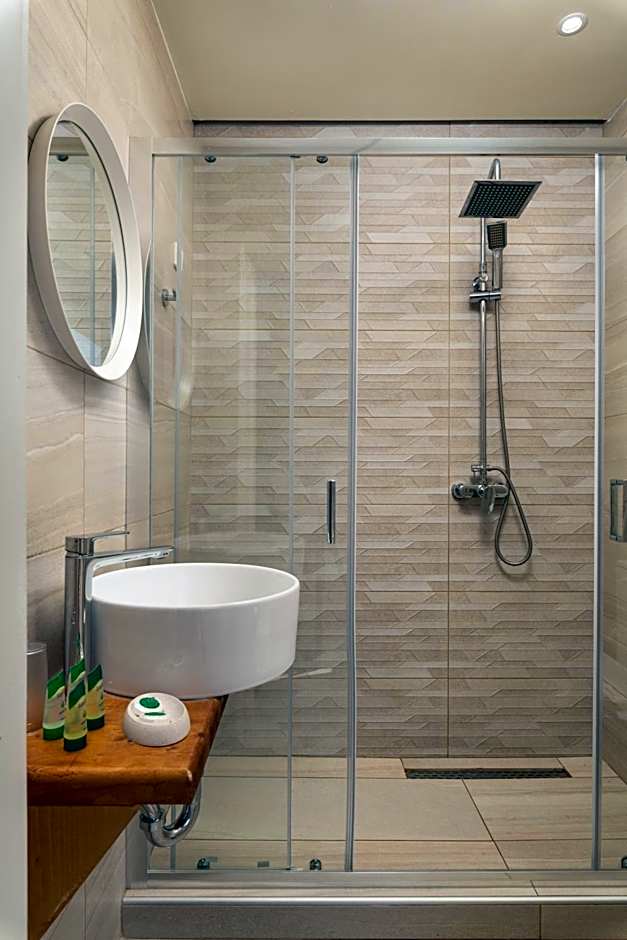 Hotel Haris on the beach