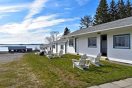 Friars Bay Inn & Cottages