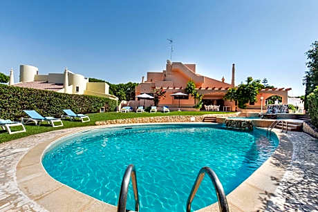 5 En-Suite Bedrooms, close to centre, free AC WiFi