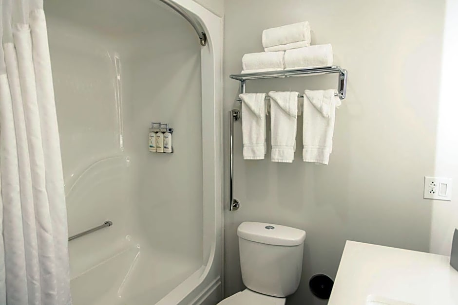 Holiday Inn Express Marshfield - Springfield Area, an IHG Hotel