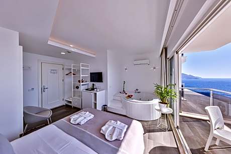 Superior Suite with sea view and Jacuzzi
