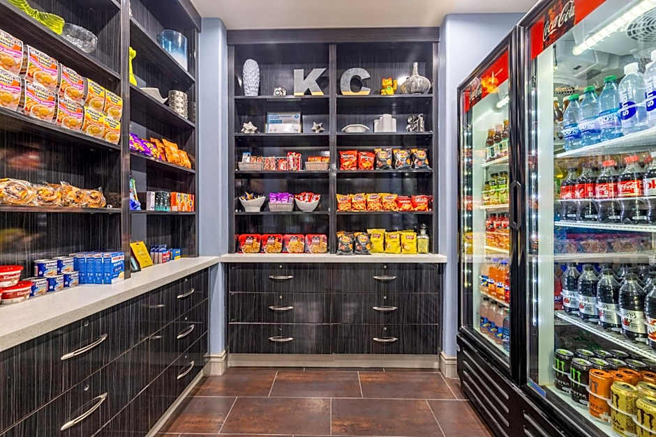 Holiday Inn Express & Suites Kansas City Airport By IHG