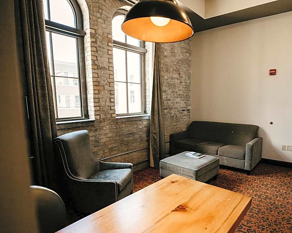 Brewhouse Inn And Suites