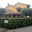 Aurelia Garden Gold B&B
