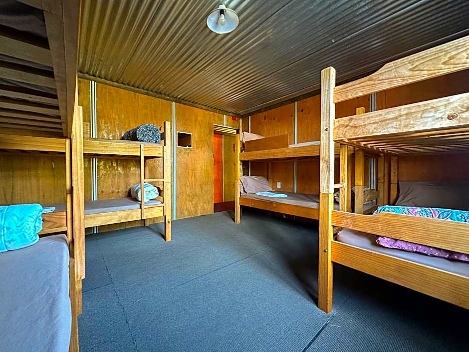 The Crossing Lodge & Backpackers