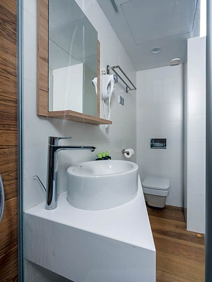 Limehome Barcelona Carrer de Fontcoberta - Digital Access