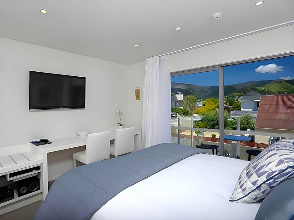 Photo 1 of 2 of Spa Studio Suite, Jetted Tub