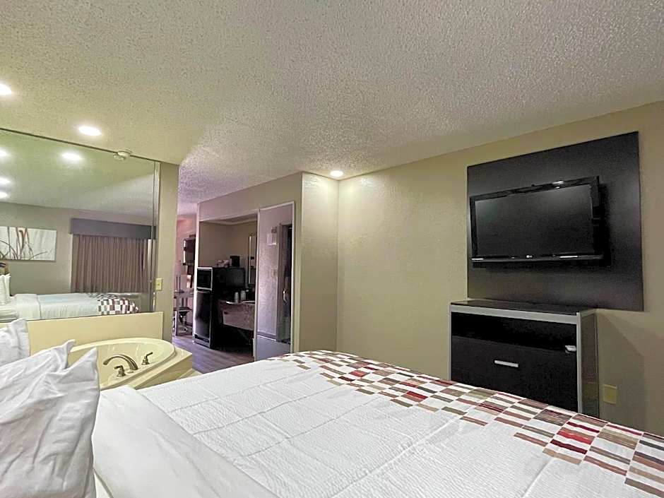 Red Roof Inn & Suites Jackson - Richland