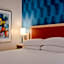 Howard Johnson by Wyndham Anaheim Hotel & Water Playground