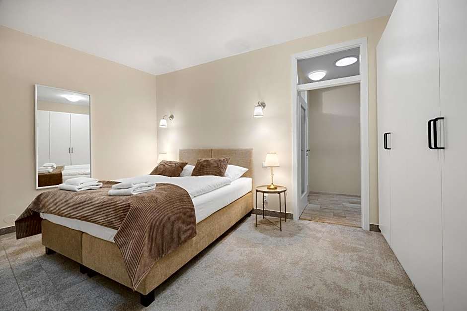 Hotel Reverie - Dependance, Check-in at Metropolitan Star