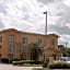 La Quinta Inn & Suites by Wyndham New Orleans Veterans