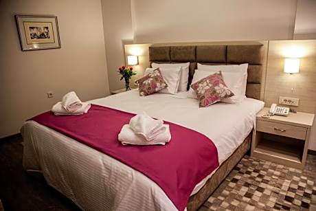 Suite with Lake View