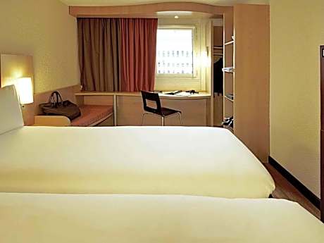 Standard Room with Two Single Beds