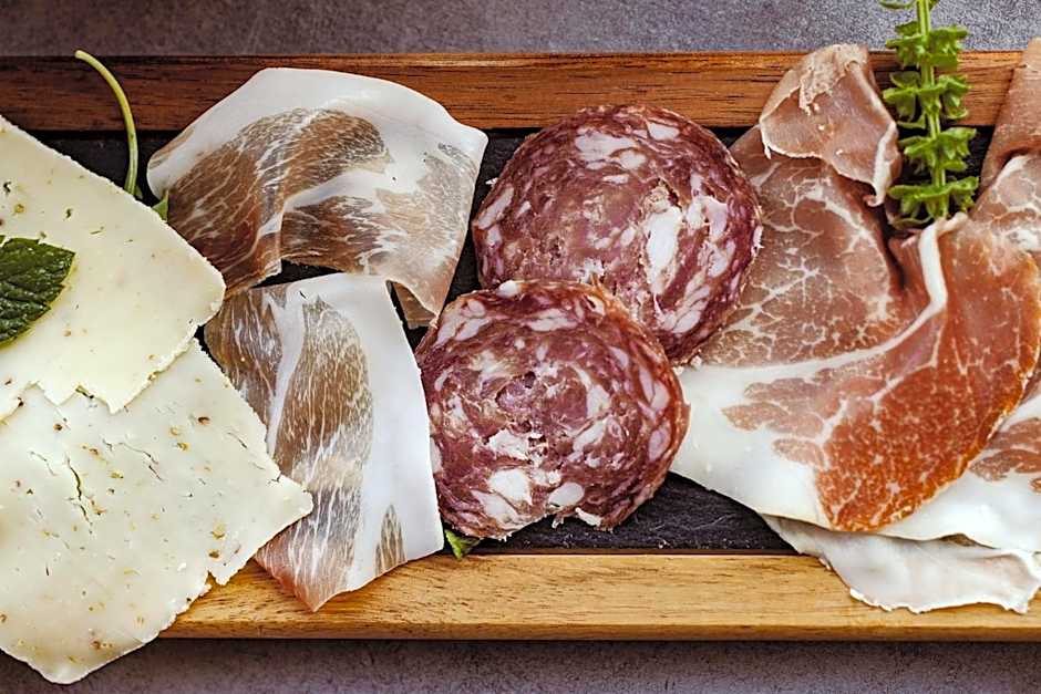 FAVAI HILLS your secret hideaway