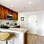 Amazing Condos Beautiful View 2 Blocks To French Quarter, Small Rooftop Pool, Gym, Seanger Theater, Super Dome, And Bourbon St