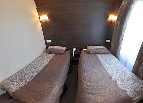 Twin Room with Shower