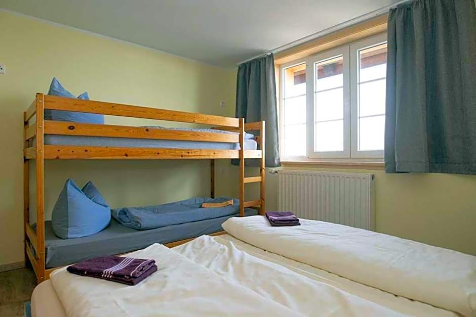 Foto 1 dari 6 — Quadruple Room with Private Bathroom