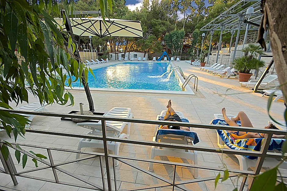 Castroboleto Village