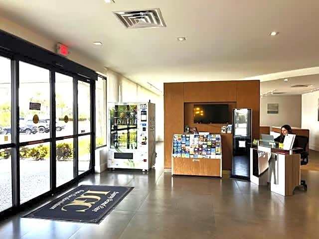 Newly Room in cozy hotel with Super location to the Parks