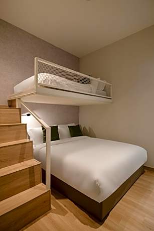 Deluxe Double Decker