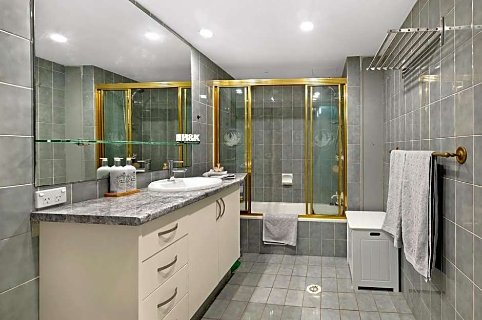 Genesis Apartments by Gold Coast Premium