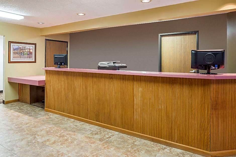 Super 8 by Wyndham Jerseyville