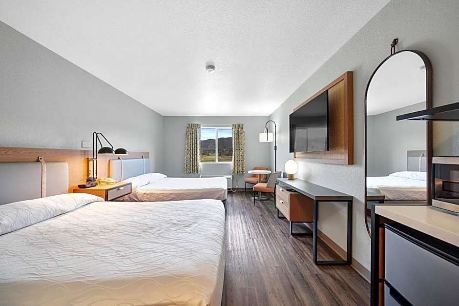 Garibaldi Inn at the Bay