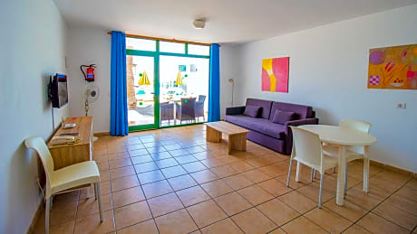 1 bedroom pool or solarium view 1-3 pax