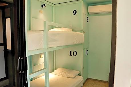 Bunk Bed in Mixed Dormitory Room