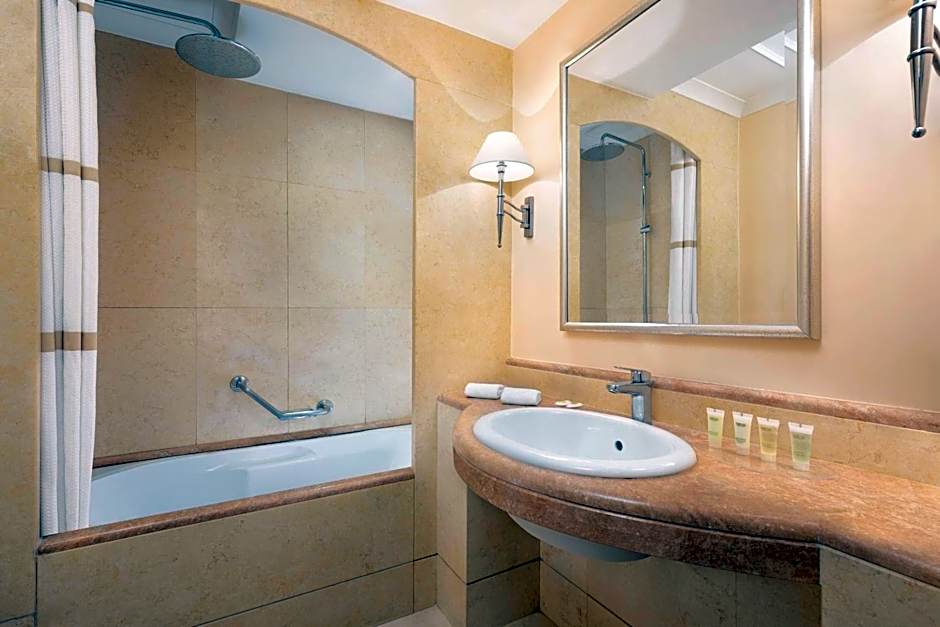 Courtyard by Marriott Rome Central Park