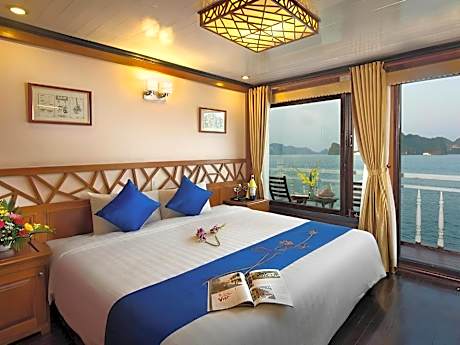 Royal Suite with Balcony (Free Two-way Transfer Service) - 2 Days 1 Night