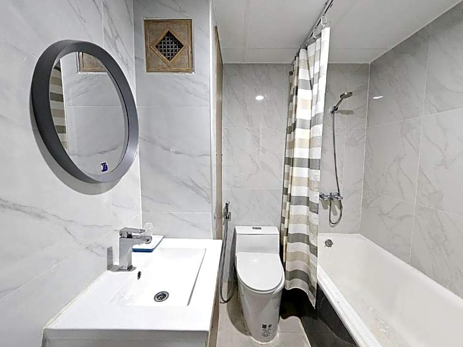 Crown Bts Nana Hotel