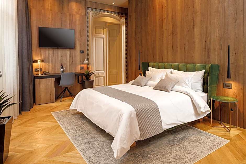 SCHUSTER Boarding House