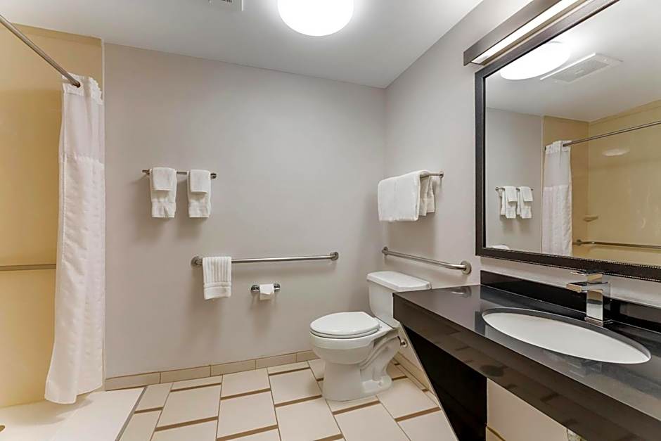 Comfort Inn & Suites Akron South