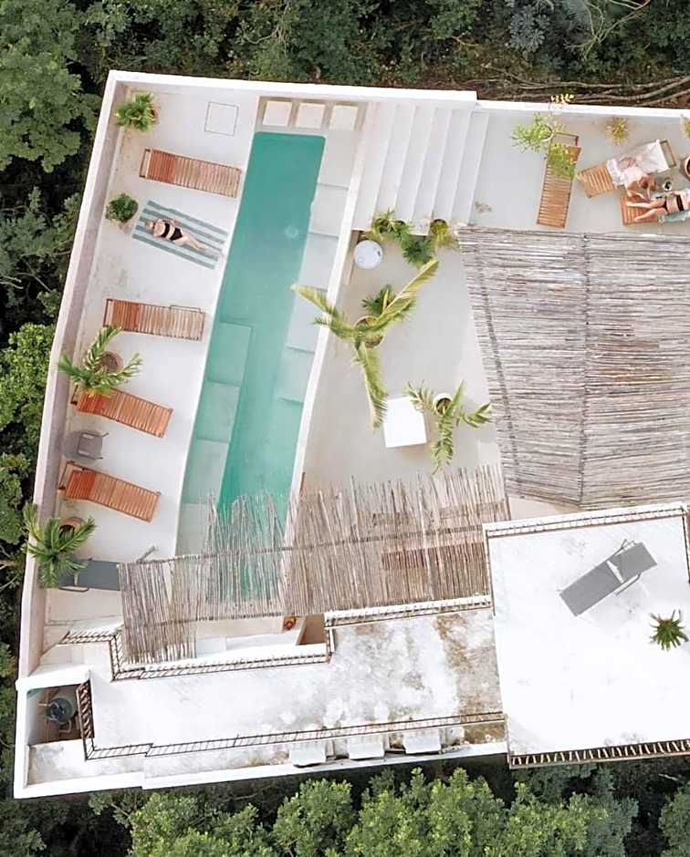 Koos Tulum Hotel
