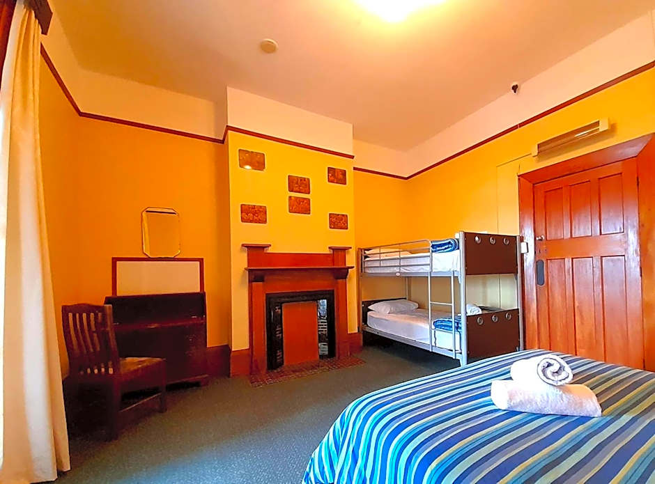 Noah's Ark Backpackers