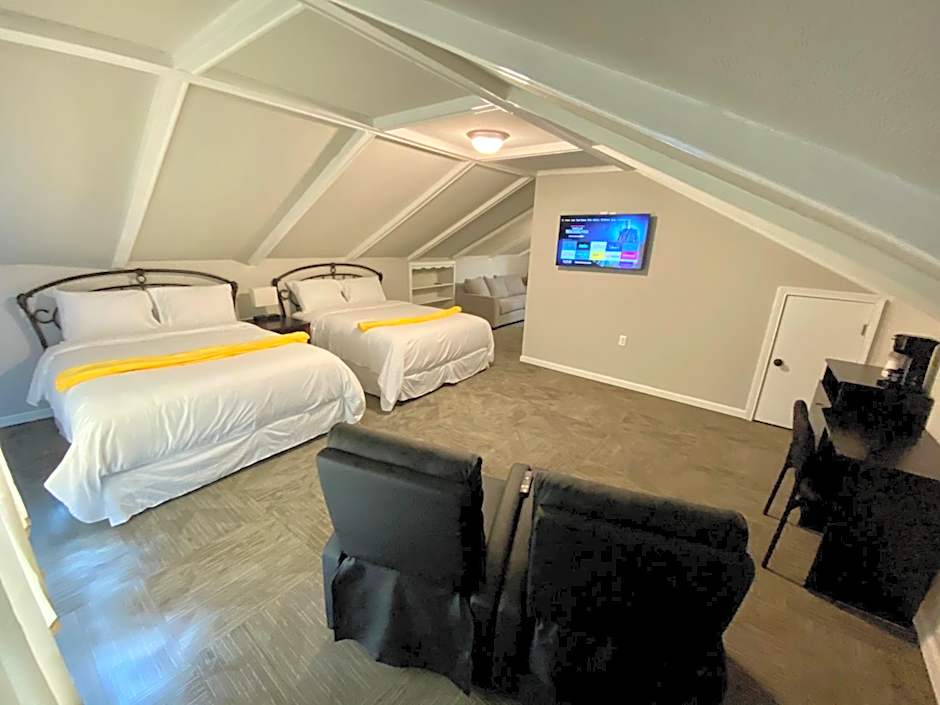 Twin Lakes Creamery, Grill & Inn