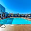 Ultimate Las Vegas Getaway One Bedroom Suite with Balcony, Kitchen, Gym, Pool & Free Parking