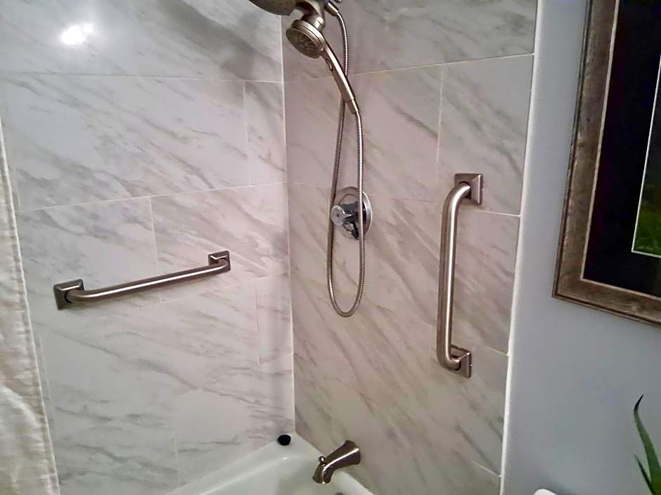 Ocean view Mauna Loa Shores Kai Ekahi #201 next to Carlsmith Beach Park Hilo HI